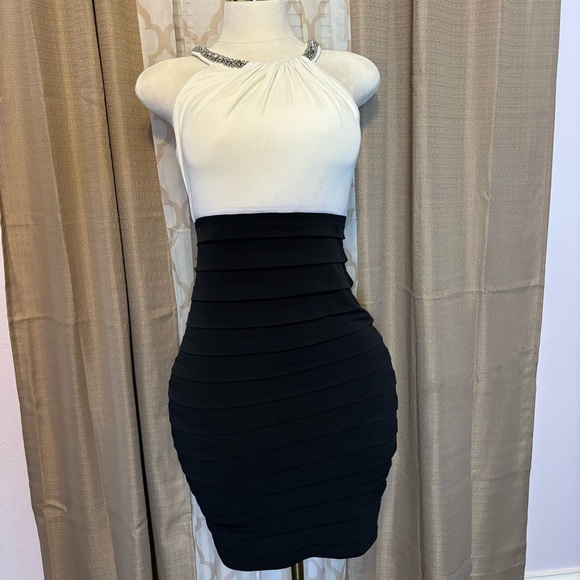 Signature by Sangria Dresses & Skirts - Elegant Black and White Women's Dress, size 8p